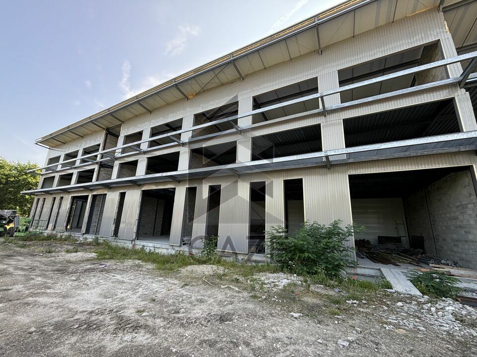 Vente local d''activites 467.4 m² divisibles à partir de 112.4 m²