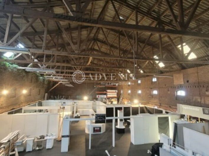 PARC DE LA PLAINE | ENTREPÔT DE 1000 M² DISPONIBLE A LA LOCATION OU A LA VENTE 