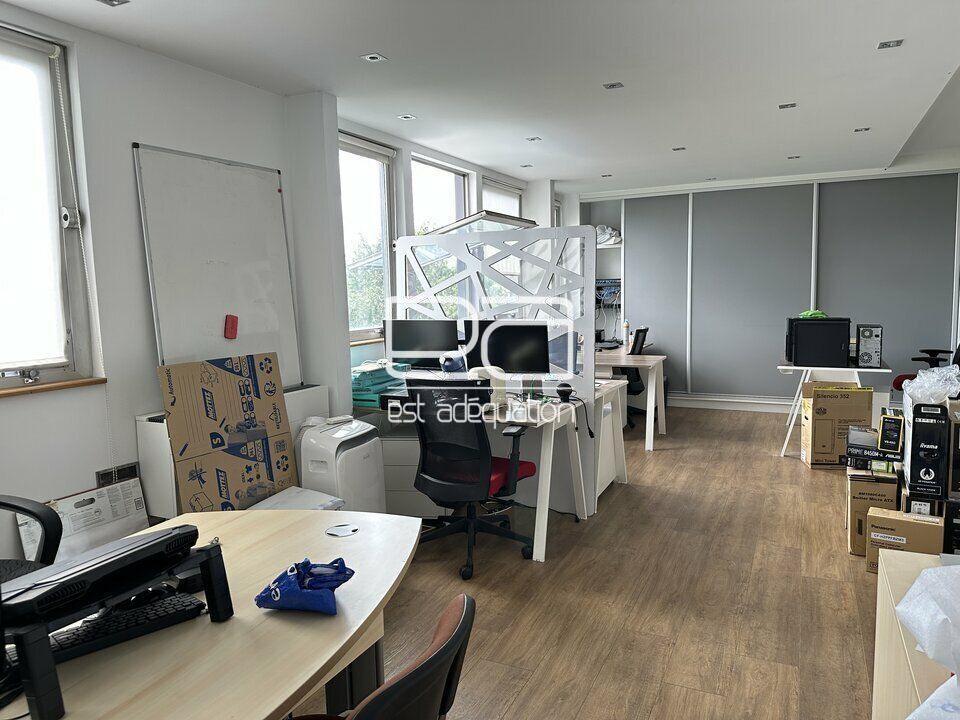 Location bureaux 84 m² divisibles à partir de 20 m²