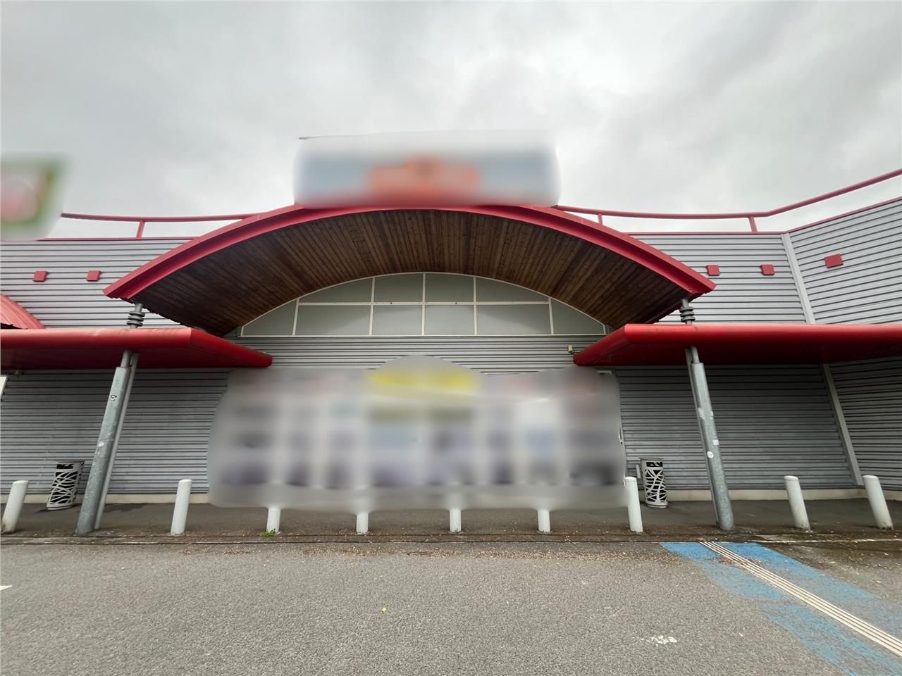 Location local commercial 2088 m² à Maurepas