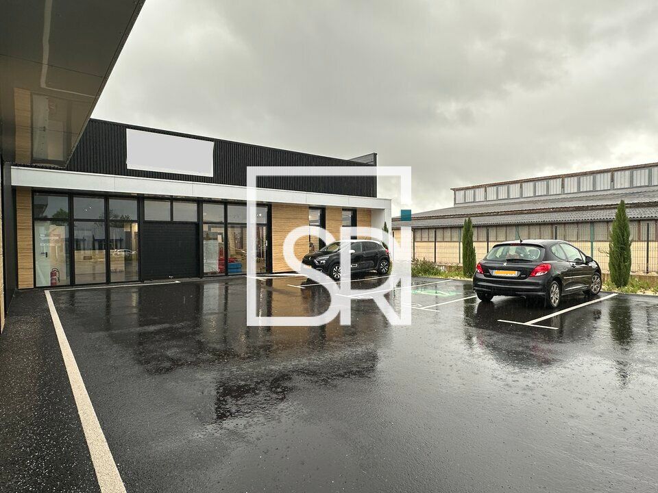 Location local commercial 374 m² non divisibles