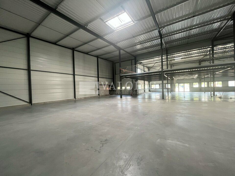 Valoris Real Estate vous propose à la location un local d'activité situé dans un bâtiment neuf, au cœur de la zone industrielle des Échets, sur la commune de Miribel.