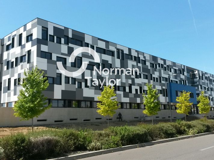 Location bureaux 156 m² divisibles à partir de 66 m²