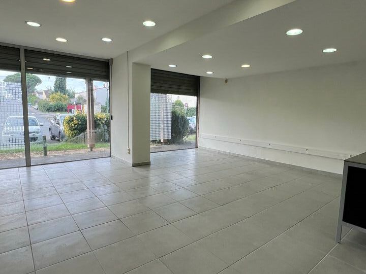 Location local commercial 153 m² non divisibles