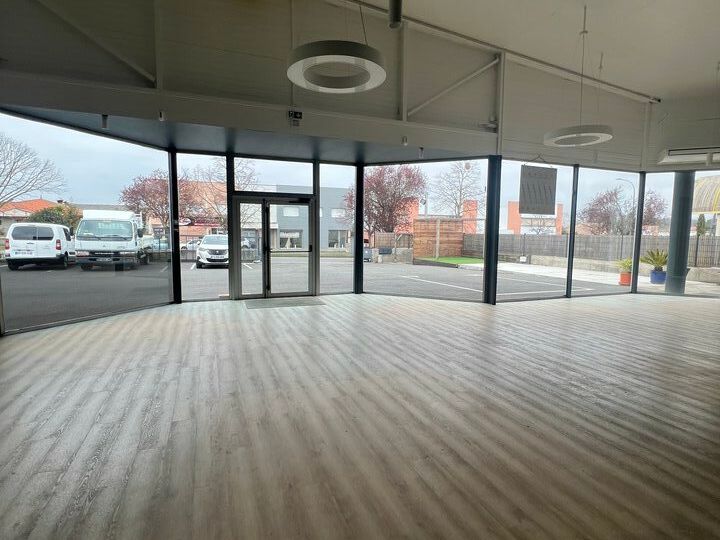Location local commercial 270 m² non divisibles