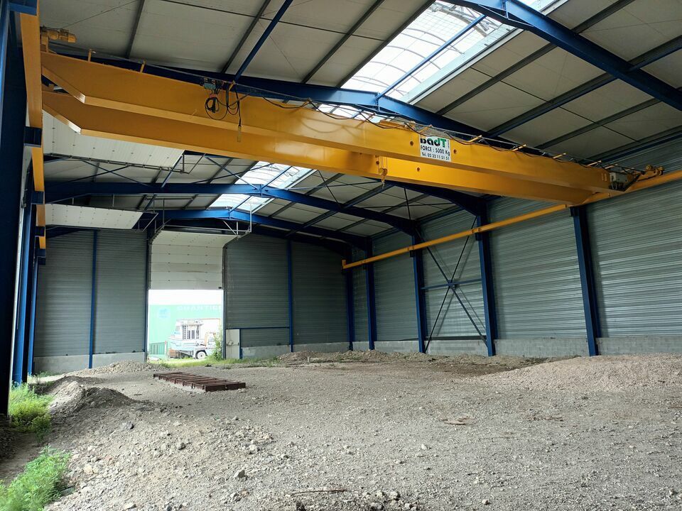 Location local d''activites 890 m² non divisibles