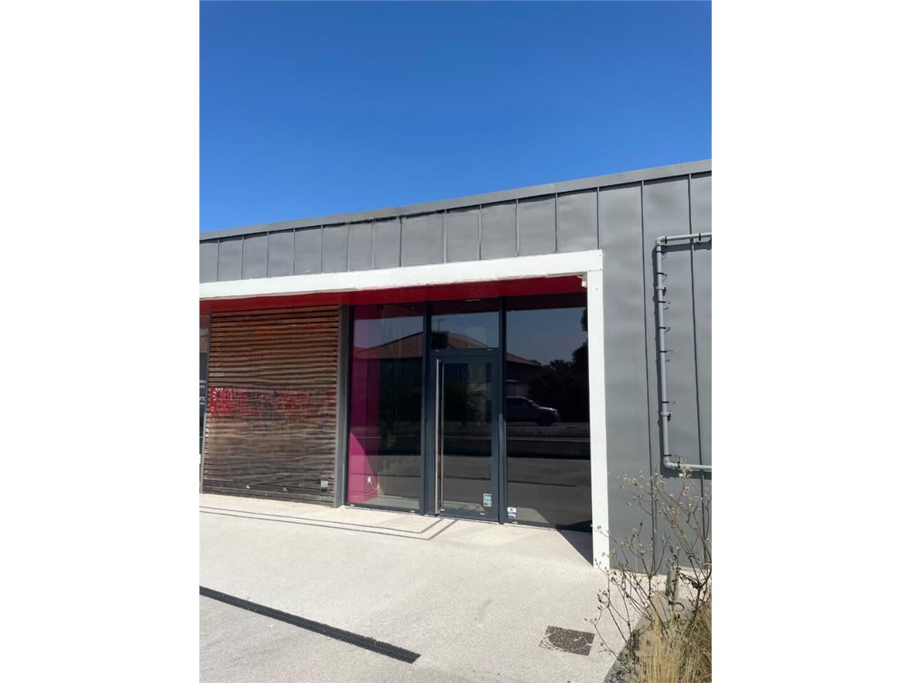 Location local commercial 92.00 m² à SAINT JUNIEN