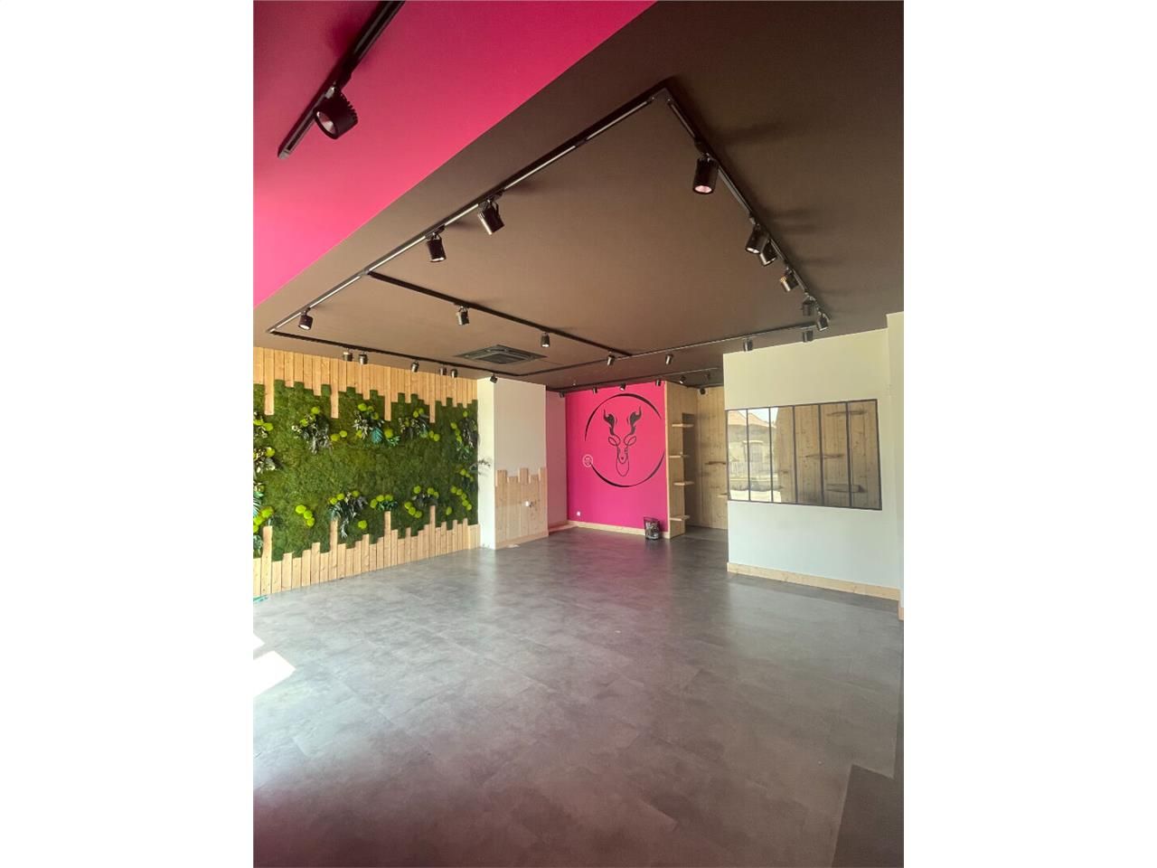 local commercial emplacement premium 92m² - saint junien