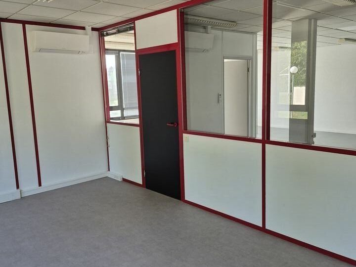 BUREAUX 134,50 m² - ECOLE VALENTIN