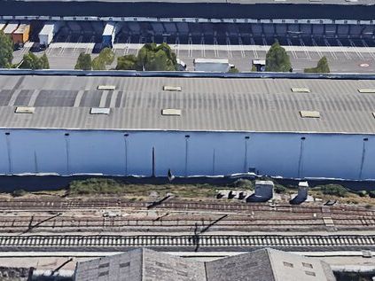 ZI BORDEAUX FRET A BRUGES - ENTREPOT DE 3070 m² A LOUER