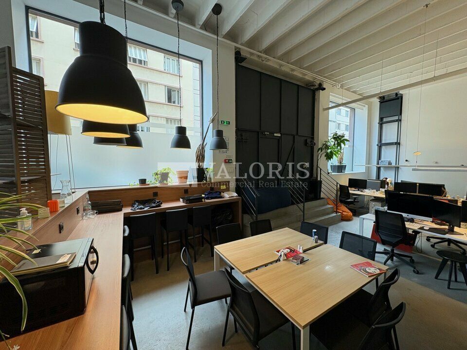 Valoris vous propose à la location un local de 376 m² rénové, situé en rez-de-chaussée dans un secteur stratégique de Lyon, à proximité immédiate de la gare Part-Dieu.