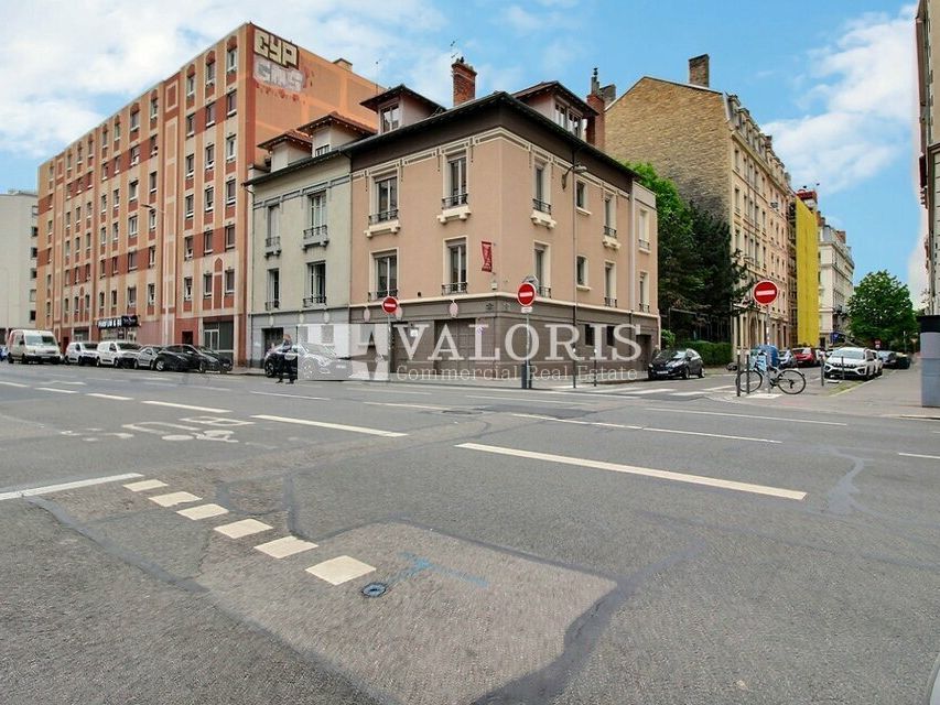 Location local 372 m² non divisibles