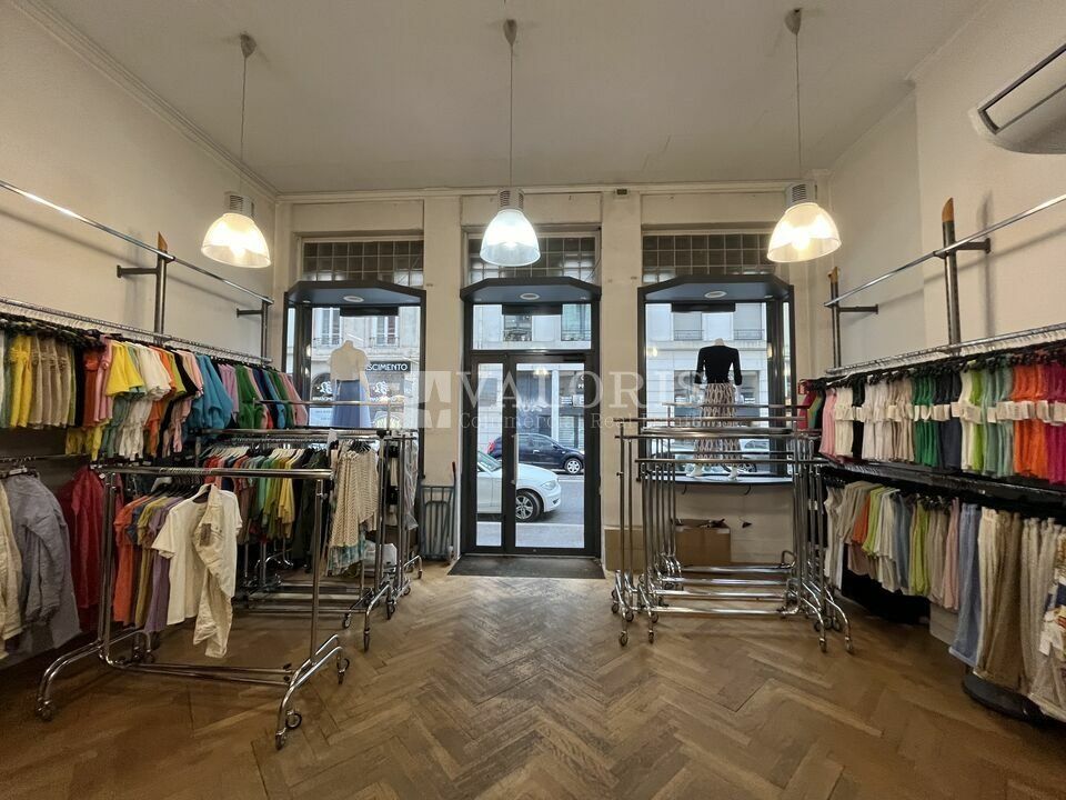 Valoris Real Estate vous propose un local commercial à la vente situé dans le 6ème arrondissement.