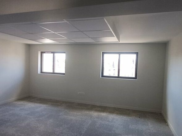 AU COEUR DU CENTRE-VILLE - BUREAUX REFAITS A NEUF.