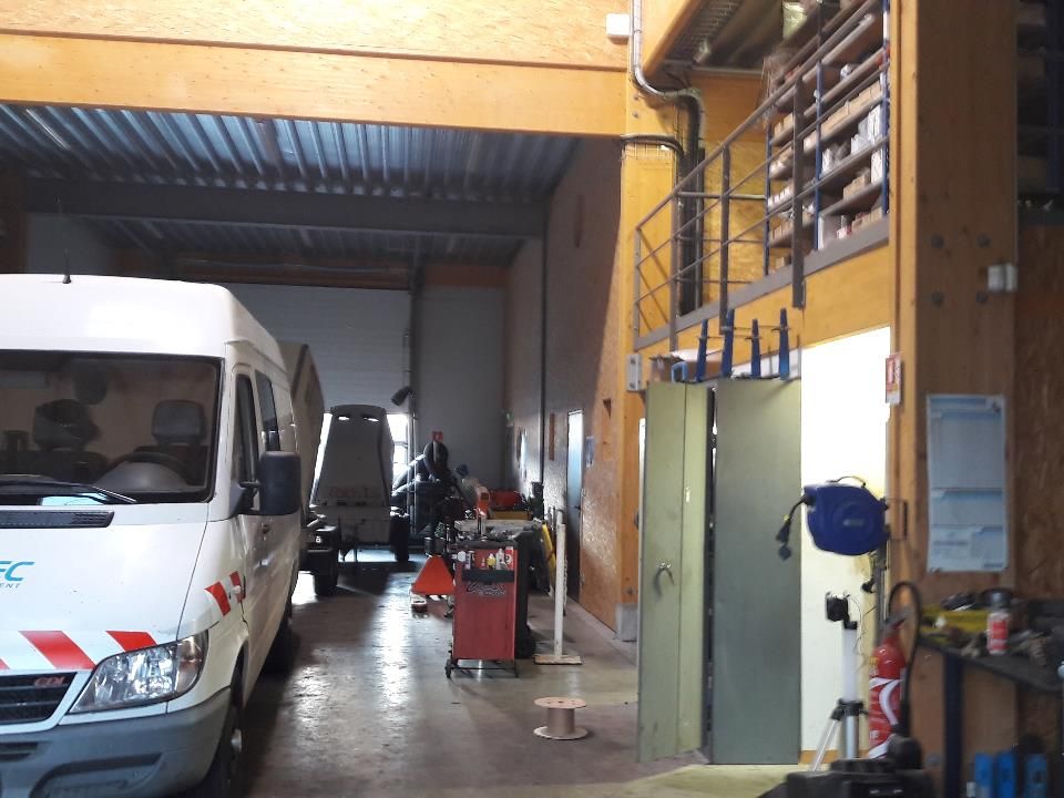 Location local d''activites 470 m² non divisibles