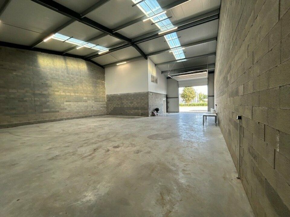 Location local d''activites 350 m² non divisibles