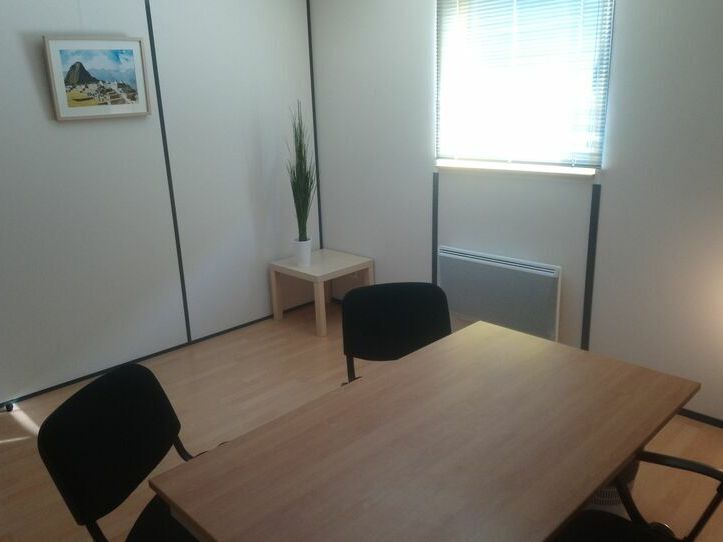 A VENDRE BUREAUX DE 360m² environ et 70m² de garage