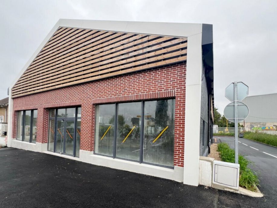 Location local commercial 384 m² non divisibles