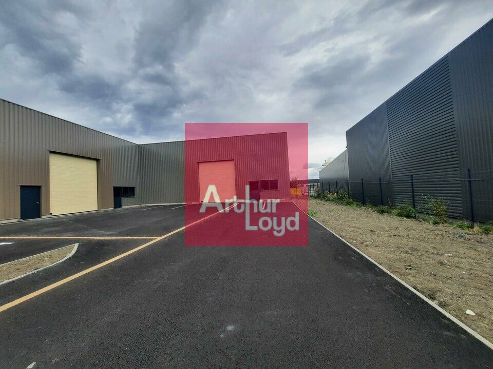 Location local d''activites 421 m² non divisibles