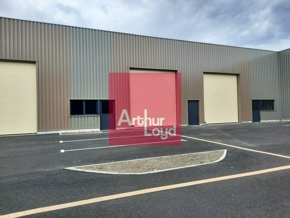 Location local d''activites 671 m² non divisibles