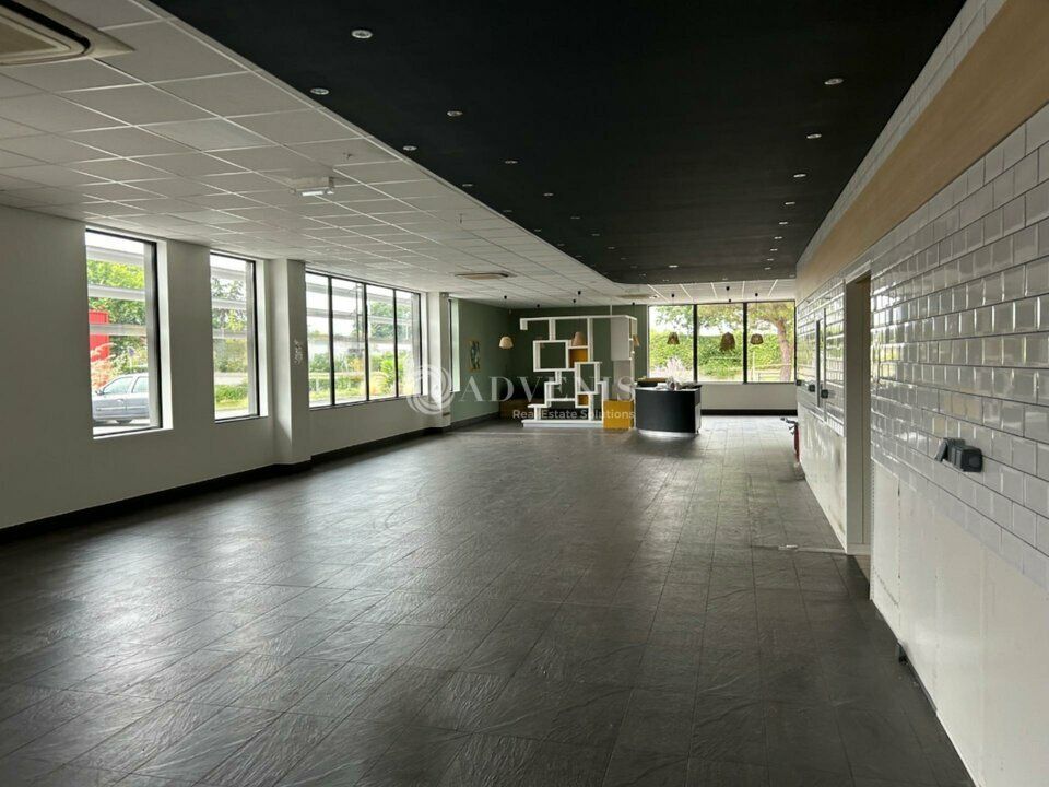 Location local commercial 471 m² non divisibles