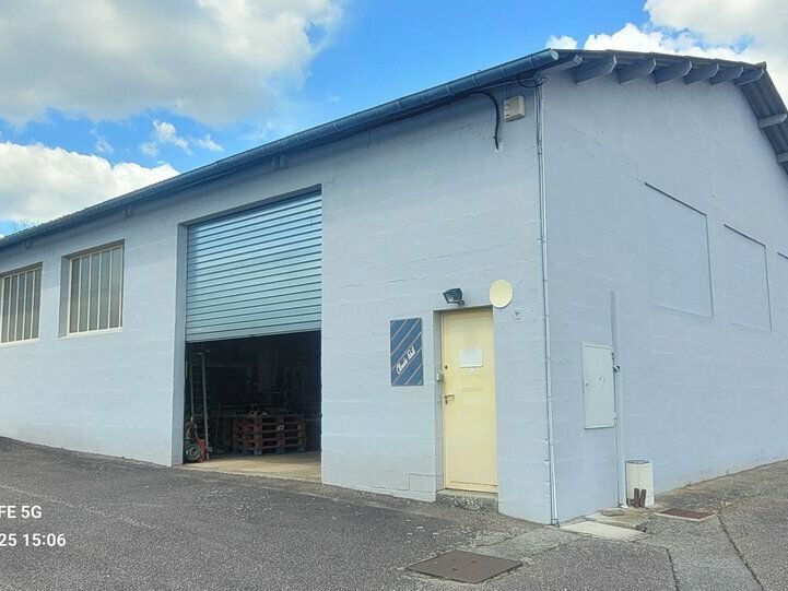 Location local d''activites 295 m² non divisibles