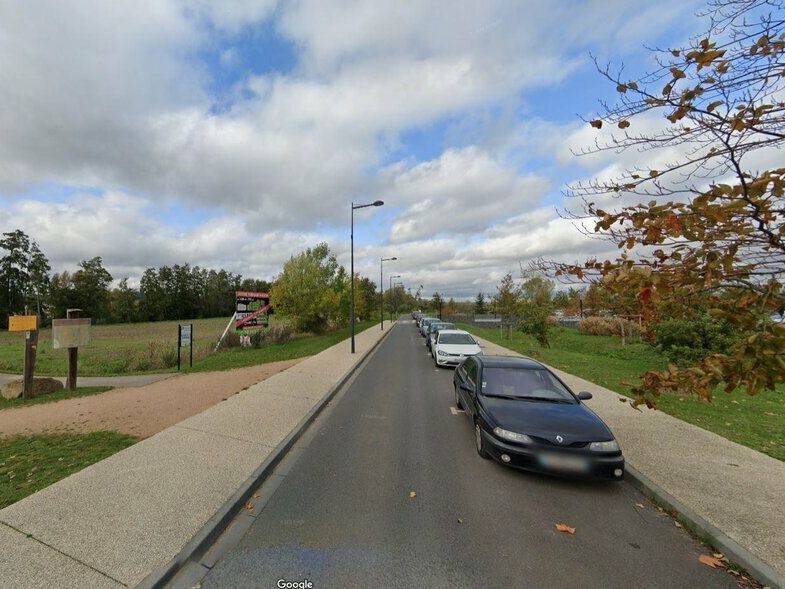 Cases commerciales à construire en face du parking de la Gare.