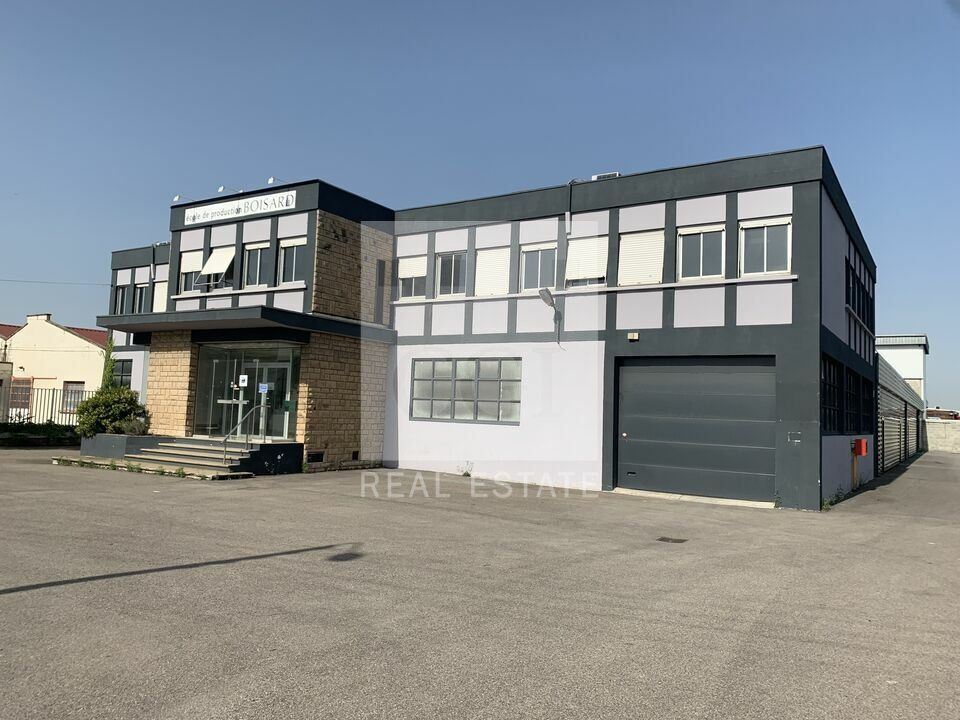 Location local d''activites 2275 m² non divisibles