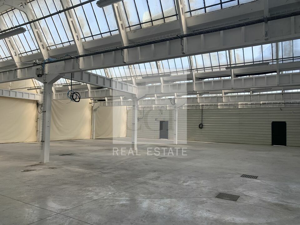 À Louer – Local d'Activités 2 275 m² Dont 450 m² de Bureaux – Décines-Charpieu