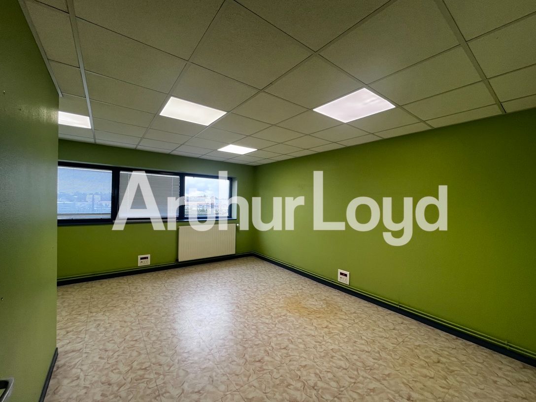 Location bureaux 103.00 m² à CARPIQUET