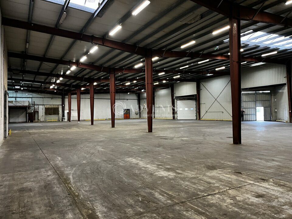 Location local d''activites 1950 m² non divisibles