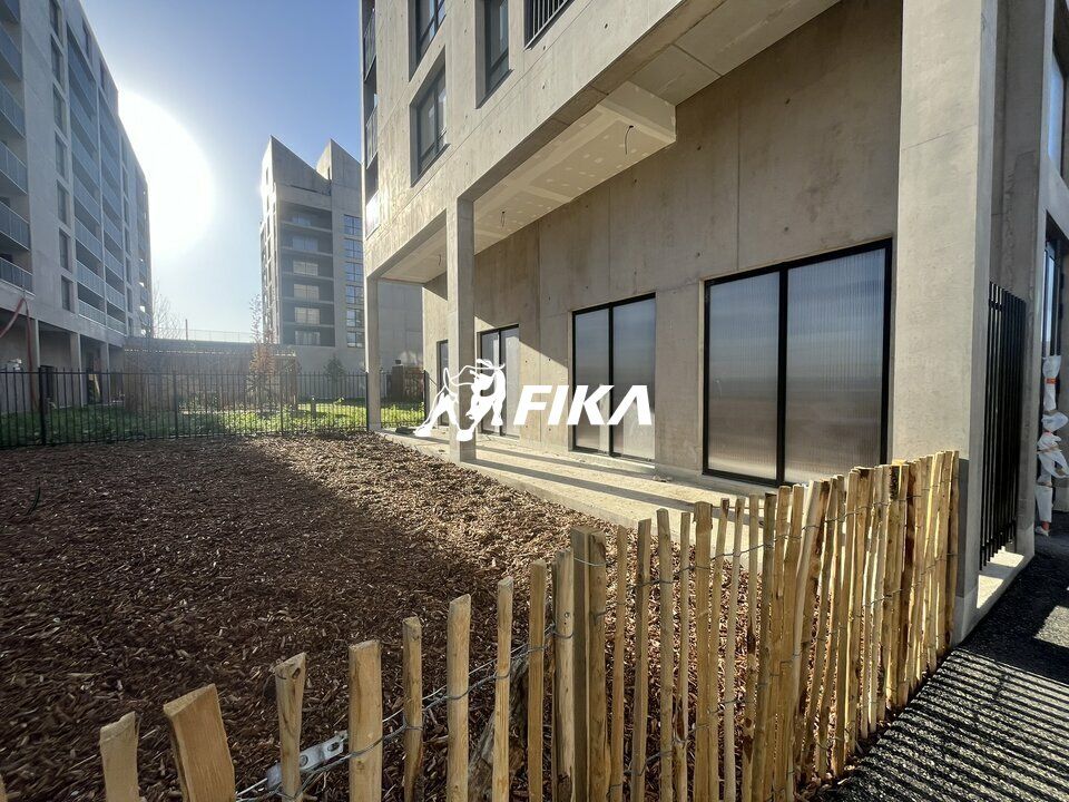 Vente local commercial 170.18 m² non divisibles