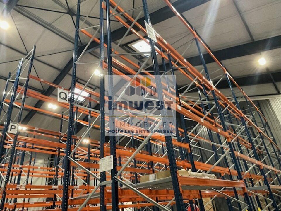 A VENDRE - Local d'activité d'environ - 1175m² - situé au cœur de la ZI LORIENT à RENNES