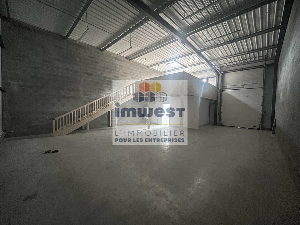 À VENDRE - LOCAL D'ACTIVITÉ 188 m² - Châteaubourg