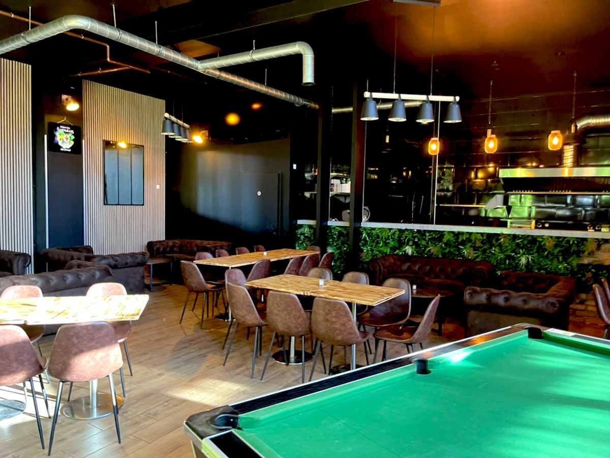 Location local commercial 150.00 m² à CUGNAUX