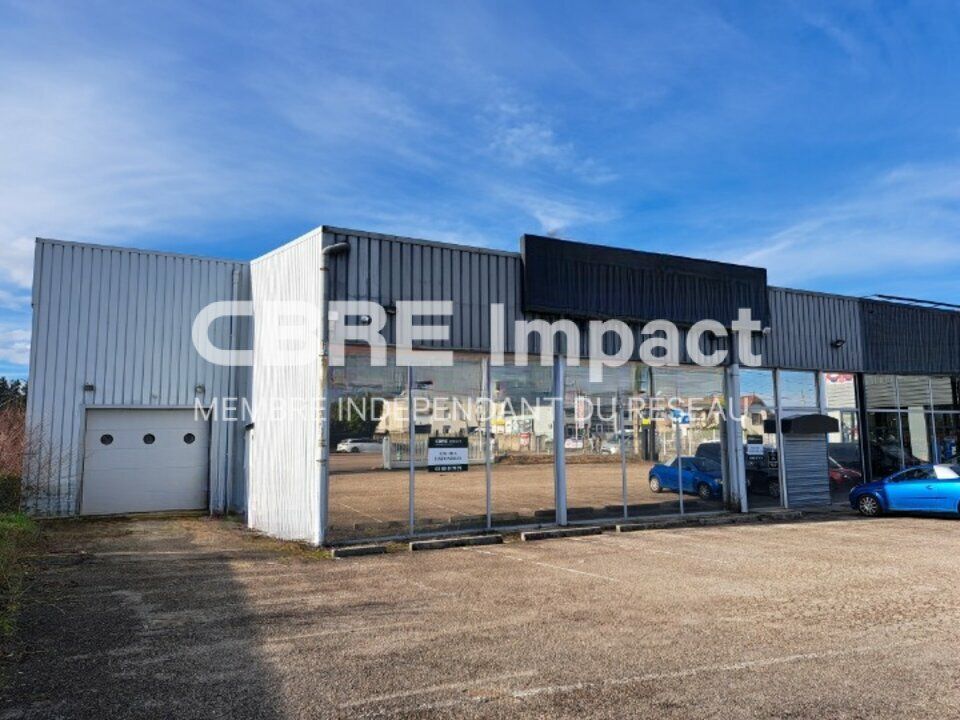 Location local commercial - 885 m²