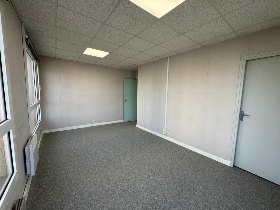 TOURS SUD - SAINT-PIERRE-DES-CORPS GARE TGV - A LOUER BUREAUX DE 107 M² AU 4EME ETAGE