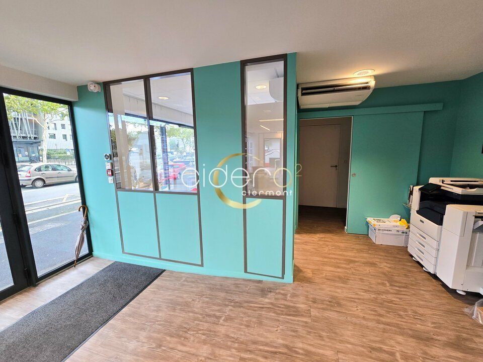 SOUS-LOCATION BUREAU AVEC VITRINE REPUBLIQUE