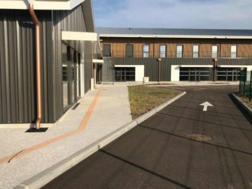 Vente local commercial 1122 m² divisibles à partir de 166 m²