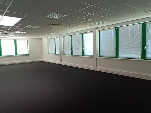 Location bureaux 246 m² non divisibles