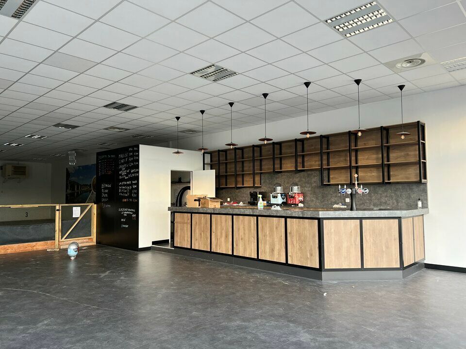 TOURS NORD ZONE COMMERCIALE DE L HORLOGE COMMERCE A LOUER 236 M² TERRASSE ET PARKINGS