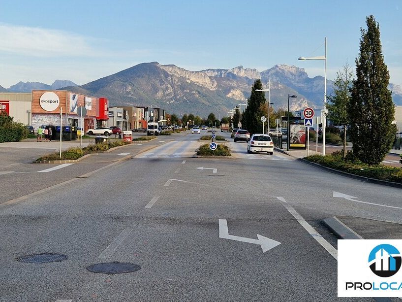 Location local commercial 491 m² non divisibles