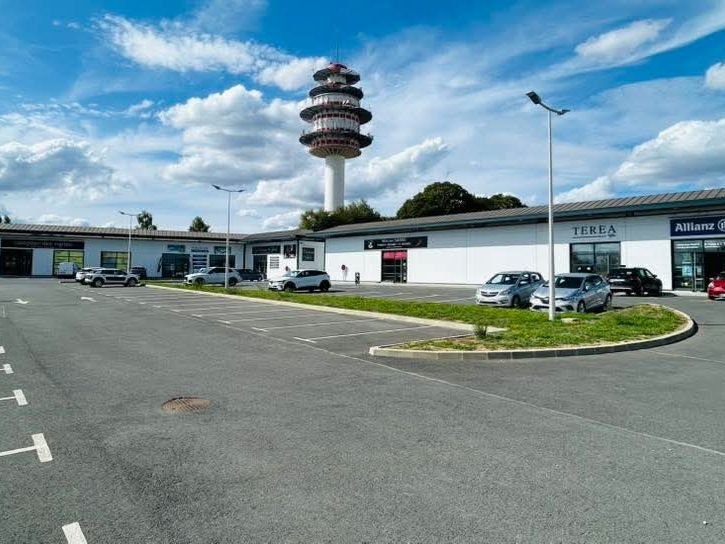 Location local 370.00 m² à Boisseuil