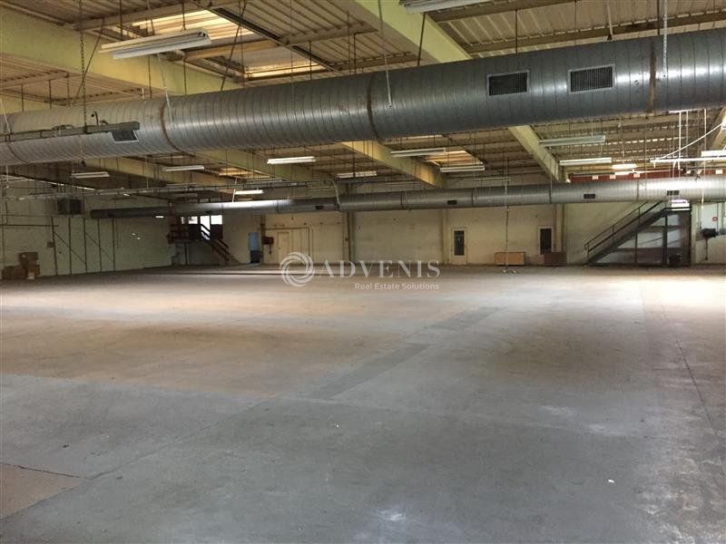 A LOUER - LOCAUX D'ACTIVITE D'ENVIRON 1800 M² - PROCHE METRO