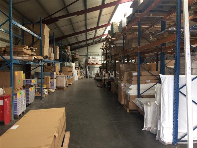 A LOUER - BATIMENT D'ACTIVITE DE 1000 M² - POSSIBLE STOCKAGE EXTERIEUR