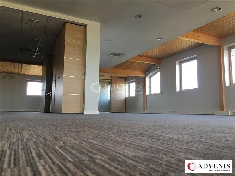 HAUTE BORNE - SURFACE DE BUREAUX EN RDC DE 300 M²