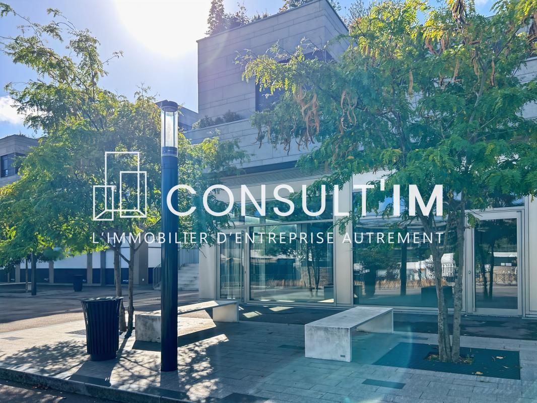 Location local commercial 108 m² non divisibles