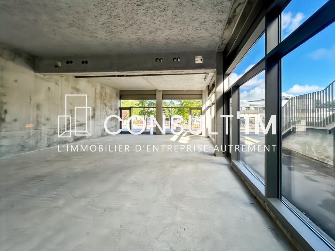 Location local commercial 108 m² non divisibles