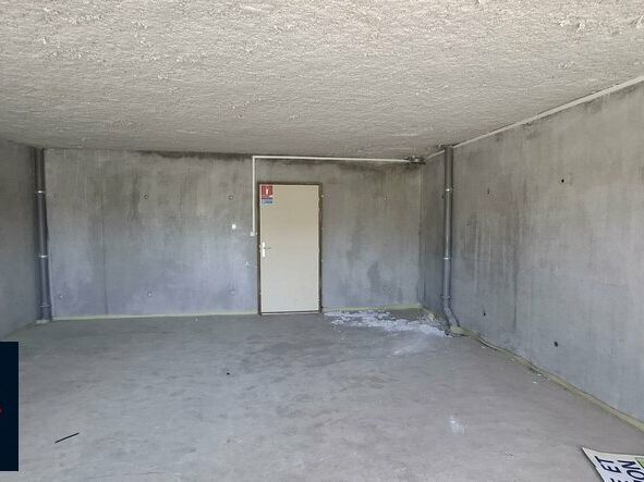 Location local commercial 41.99 m² non divisibles