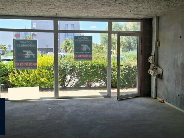 Local commercial à aménager avec vitrine à louer Trignac par Atlantique Expansion Pro